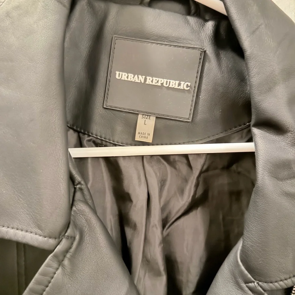 Women’s Urban Republic Black Leather Jacket - Size L. - Picture 2 of 2